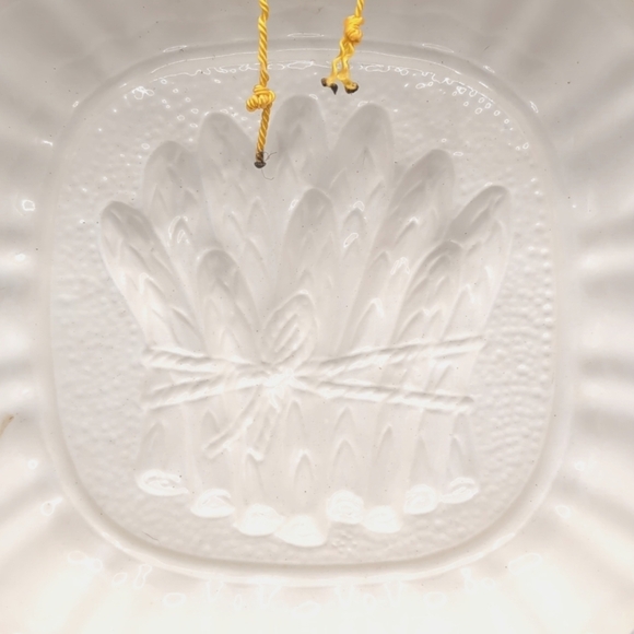 Vintage Majolica Ceramic Asparagus Wall Hanging / Jello Mold - 8.5" Square EUC - Picture 5 of 6